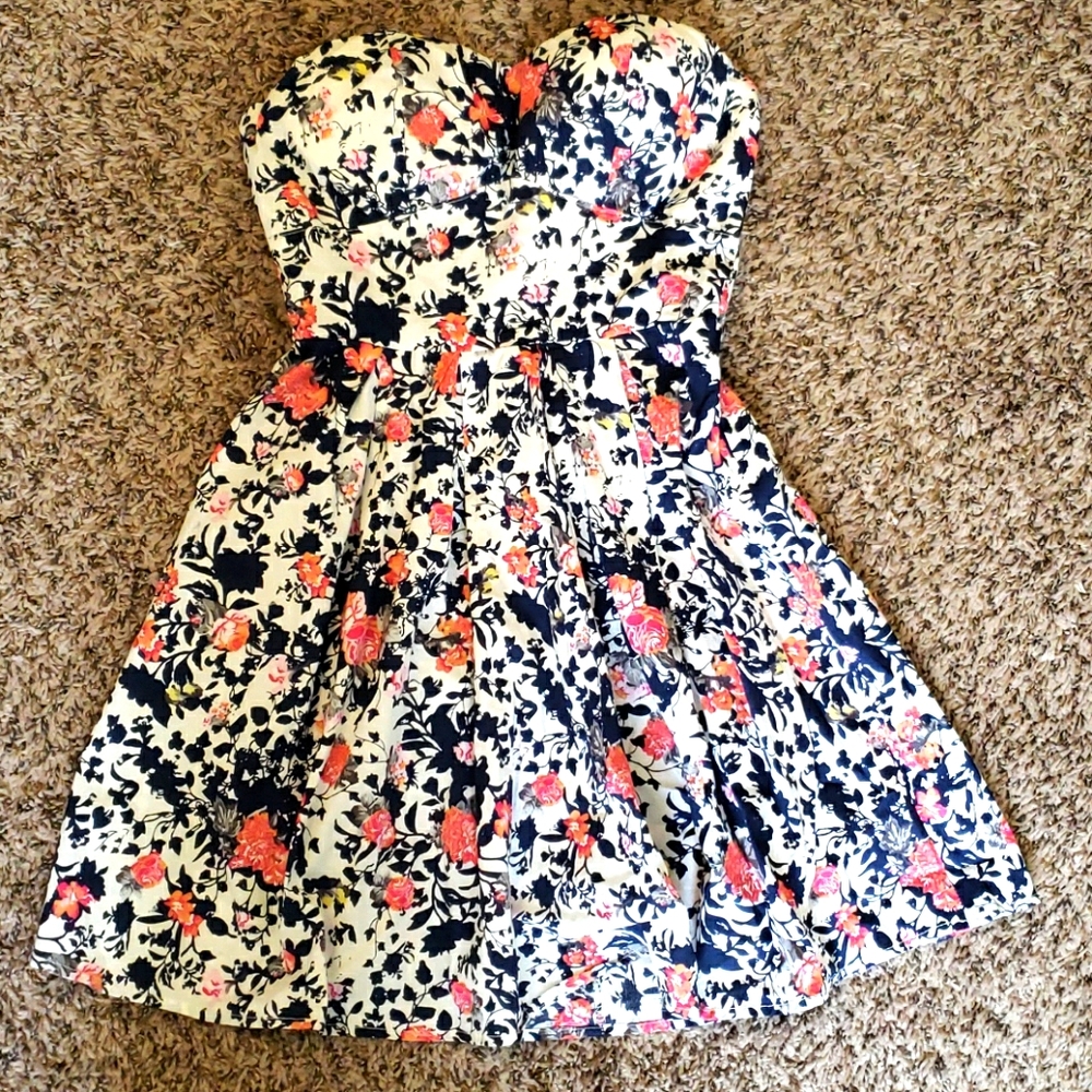 Strapless dress
